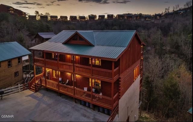 3328 Smoky Ridge Way, Sevierville, TN 37862