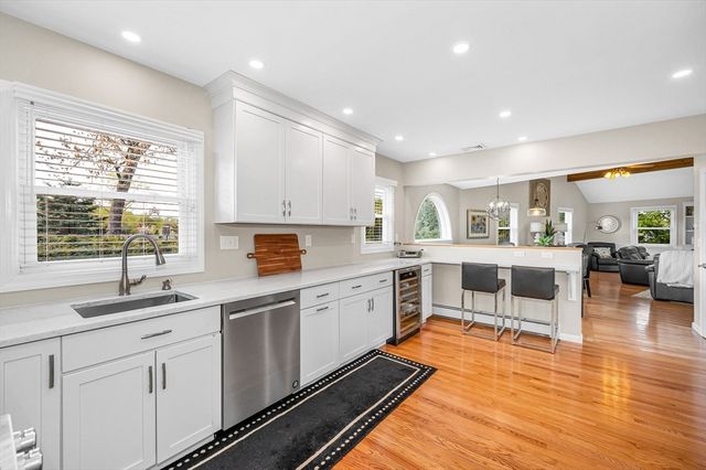 389 Marbleridge Rd, North Andover, MA 01845