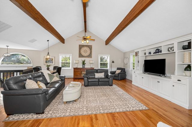 389 Marbleridge Rd, North Andover, MA 01845