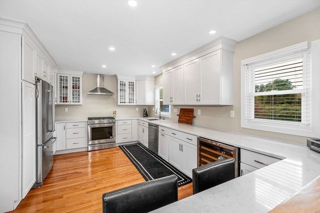 389 Marbleridge Rd, North Andover, MA 01845