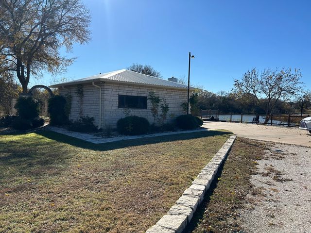 2820 Lucky Pepper Drive, Granbury, TX 76049