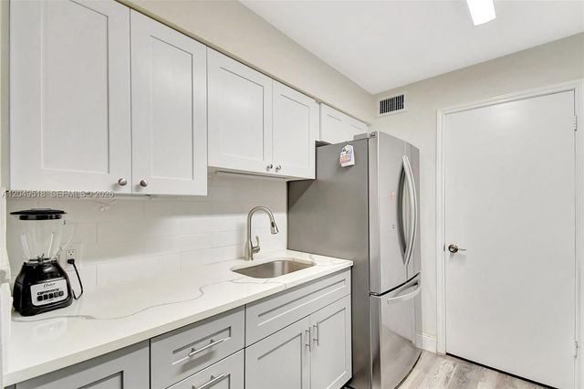 2445 NW 33rd Street 1410, Oakland Park, FL 33309