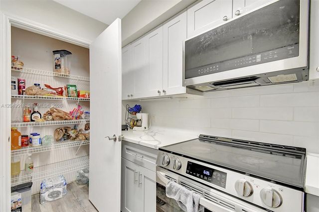 2445 NW 33rd Street 1410, Oakland Park, FL 33309