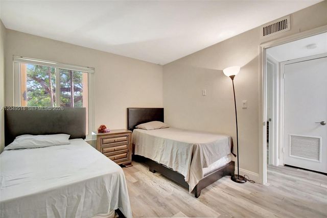 2445 NW 33rd Street 1410, Oakland Park, FL 33309