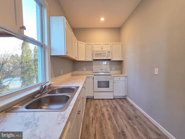 340 RED MILL RD, Etters, PA 17319