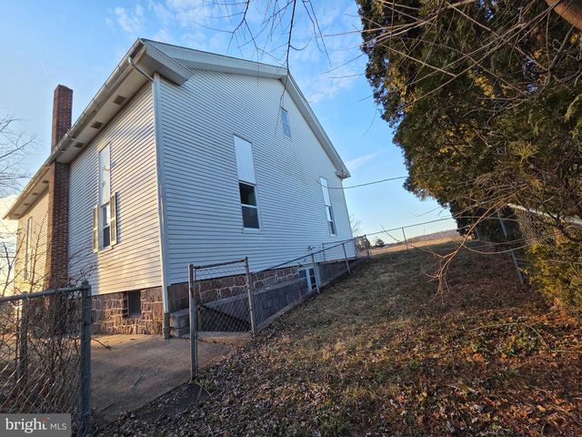 340 RED MILL RD, Etters, PA 17319