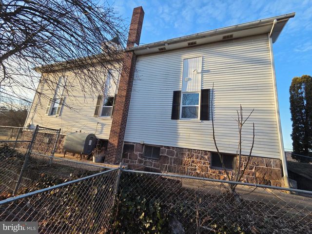 340 RED MILL RD, Etters, PA 17319