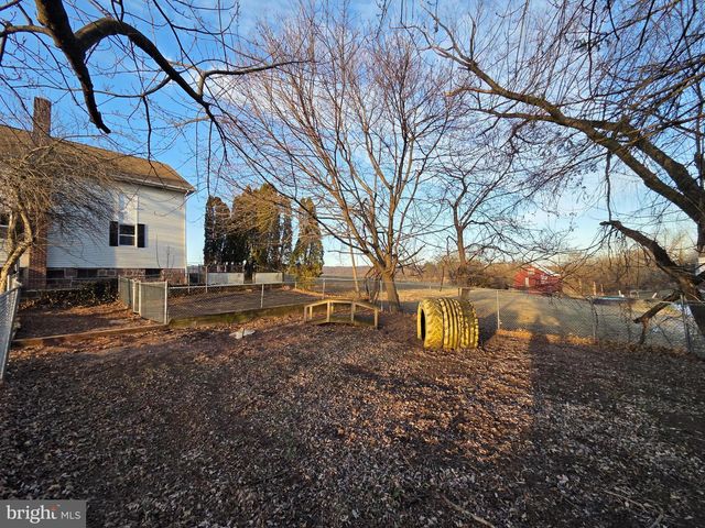 340 RED MILL RD, Etters, PA 17319