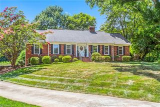 500 Hedgewood Place, Winston-salem, NC 27104
