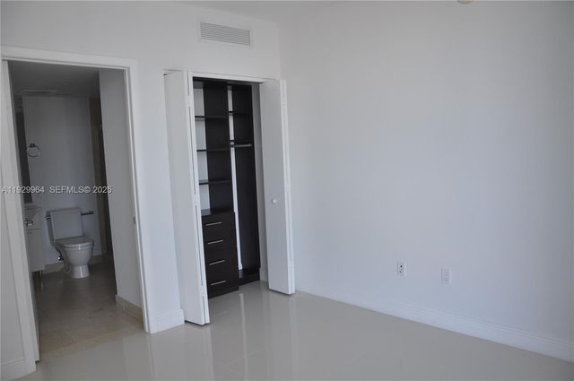 475 Brickell Ave 4215, Miami, FL 33131