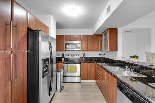 3232 SW 22nd Ter 804, Miami, FL 33145