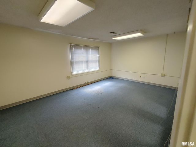 985 Lincoln Rd Ste 300, Bettendorf, IA 52722