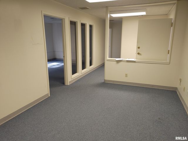 985 Lincoln Rd Ste 300, Bettendorf, IA 52722