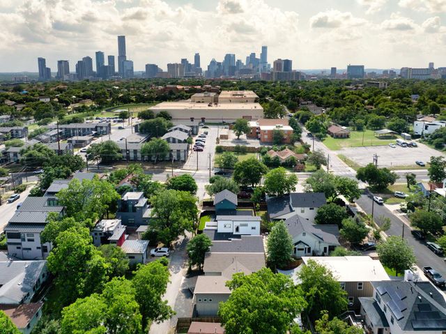 1905 Pennsylvania Ave B, Austin, TX 78702