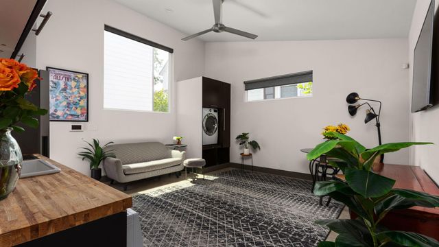 1905 Pennsylvania Ave B, Austin, TX 78702