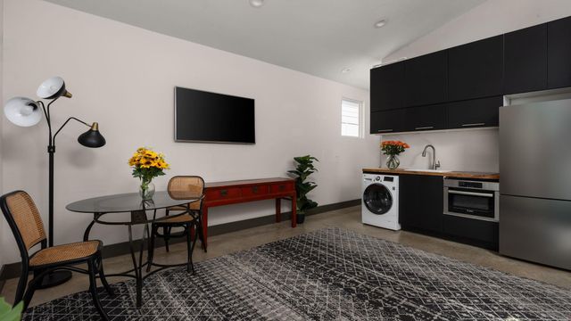 1905 Pennsylvania Ave B, Austin, TX 78702