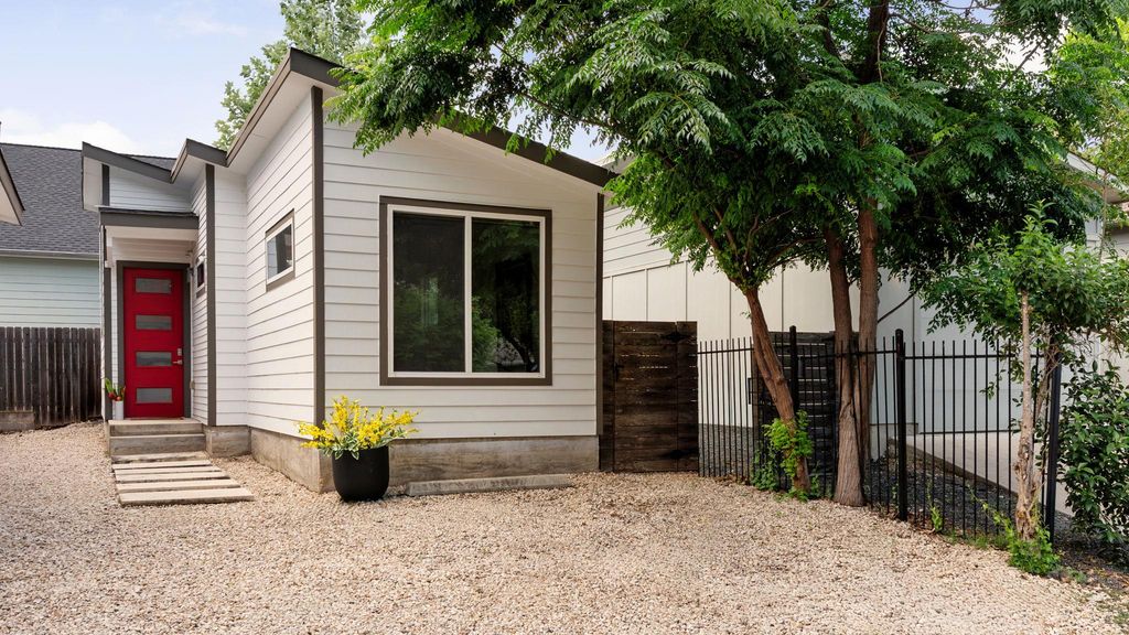 1905 Pennsylvania Ave B, Austin, TX 78702