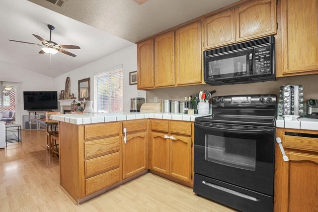 1017 Jayhawk Way, Modesto, CA 95358