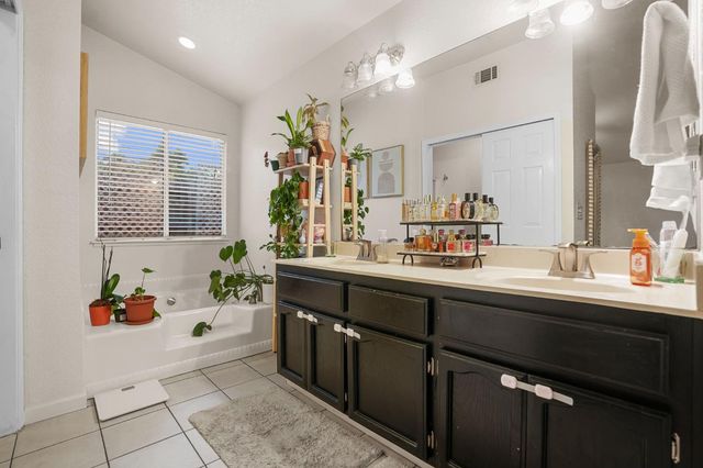 1017 Jayhawk Way, Modesto, CA 95358