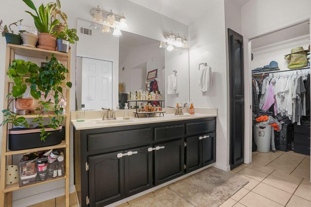 1017 Jayhawk Way, Modesto, CA 95358