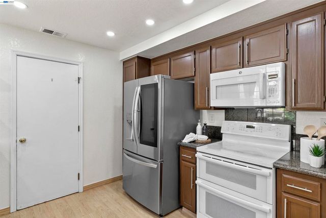 7722 Chantilly Dr, Dublin, CA 94568