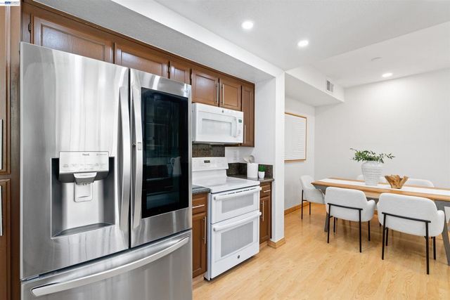 7722 Chantilly Dr, Dublin, CA 94568