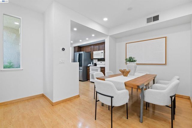 7722 Chantilly Dr, Dublin, CA 94568