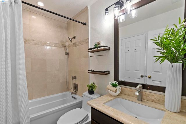 7722 Chantilly Dr, Dublin, CA 94568