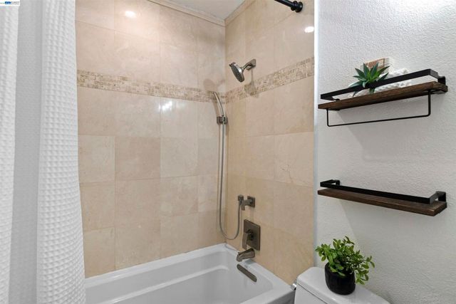 7722 Chantilly Dr, Dublin, CA 94568