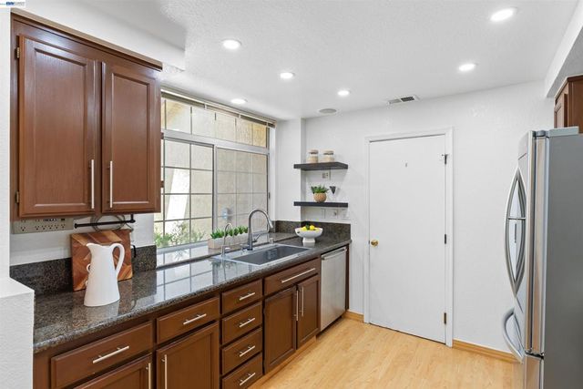 7722 Chantilly Dr, Dublin, CA 94568