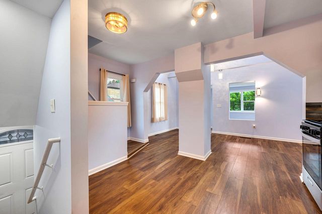 2202 S 68th STREET, West Allis, WI 53219