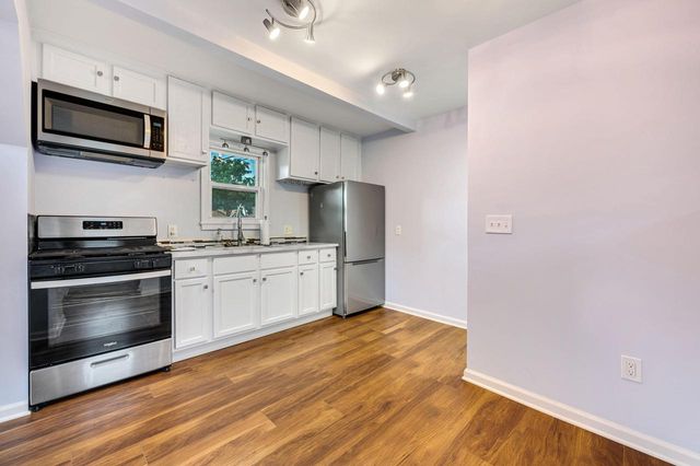 2202 S 68th STREET, West Allis, WI 53219