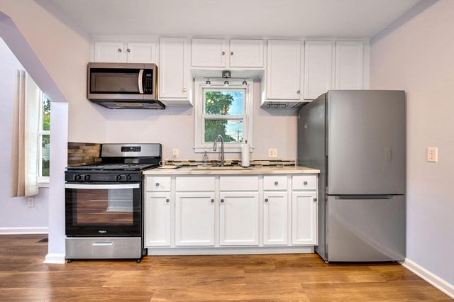2202 S 68th STREET, West Allis, WI 53219