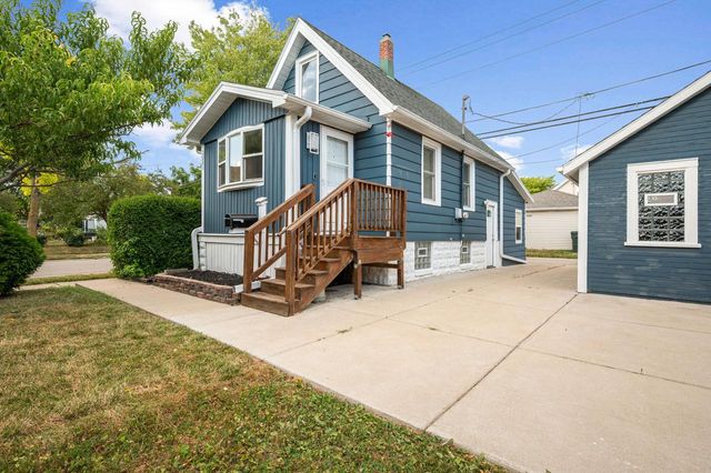 2202 S 68th STREET, West Allis, WI 53219