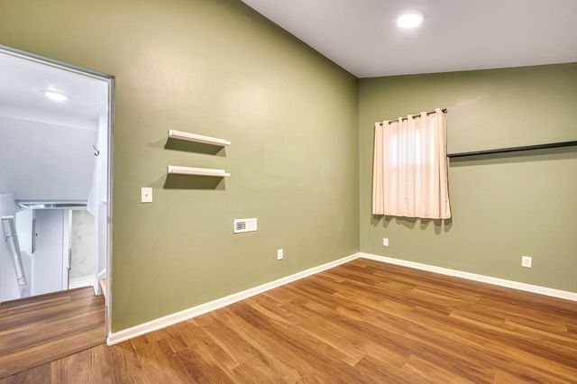 2202 S 68th STREET, West Allis, WI 53219