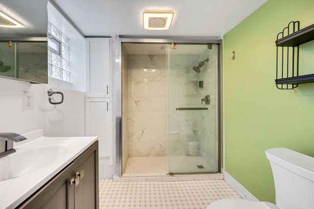 2202 S 68th STREET, West Allis, WI 53219
