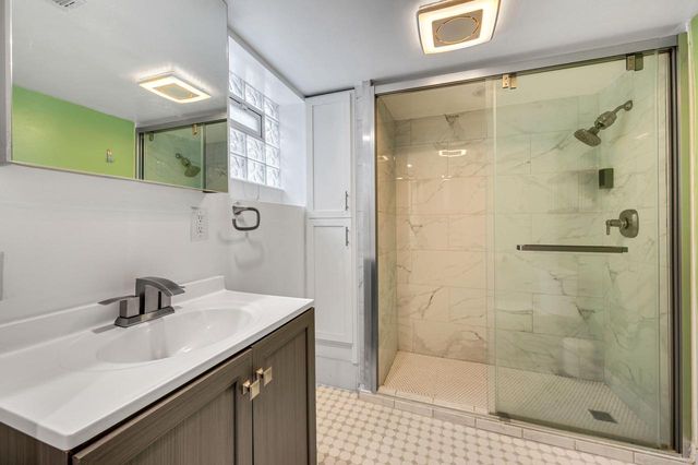 2202 S 68th STREET, West Allis, WI 53219