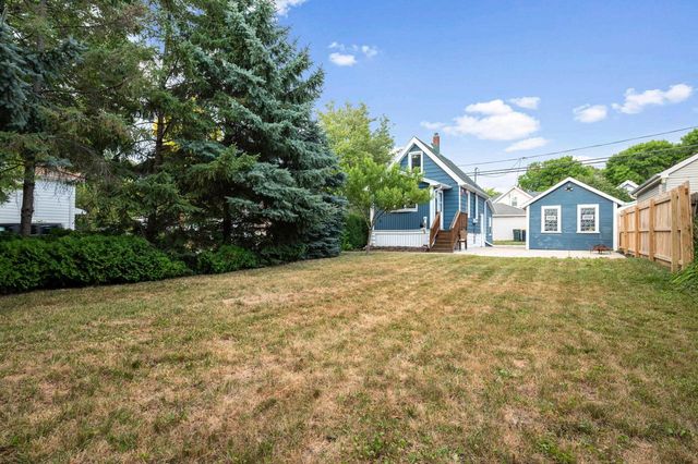 2202 S 68th STREET, West Allis, WI 53219