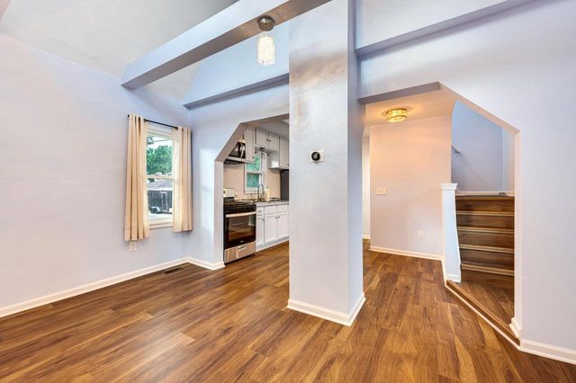 2202 S 68th STREET, West Allis, WI 53219