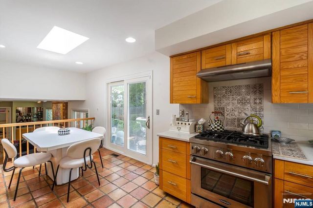 329 Glenwood Avenue, Leonia, NJ 07605