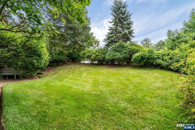 329 Glenwood Avenue, Leonia, NJ 07605