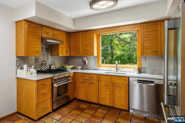 329 Glenwood Avenue, Leonia, NJ 07605
