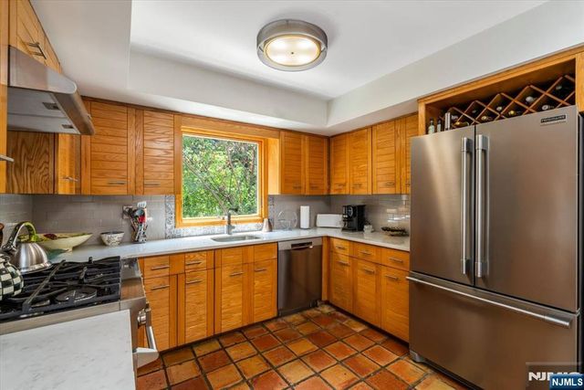 329 Glenwood Avenue, Leonia, NJ 07605