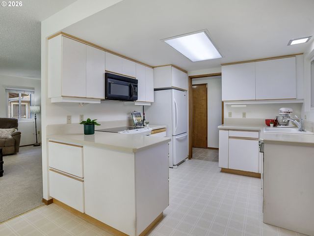 16350 Sw ROYALTY Pkwy, King City, OR 97224