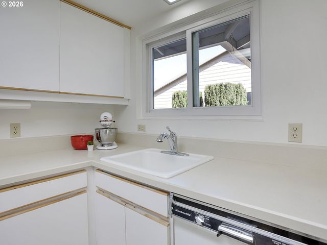 16350 Sw ROYALTY Pkwy, King City, OR 97224