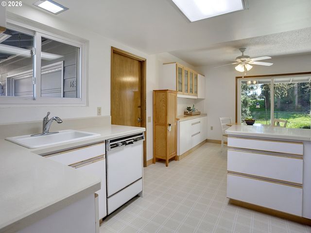 16350 Sw ROYALTY Pkwy, King City, OR 97224