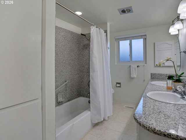 16350 Sw ROYALTY Pkwy, King City, OR 97224