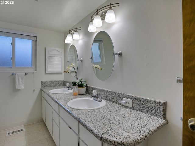 16350 Sw ROYALTY Pkwy, King City, OR 97224