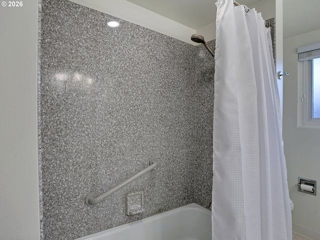 16350 Sw ROYALTY Pkwy, King City, OR 97224