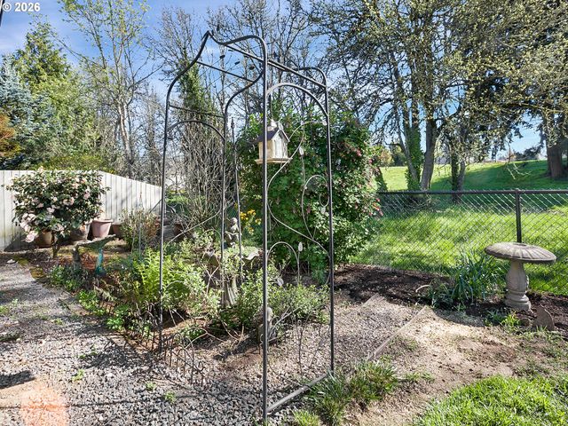 16350 Sw ROYALTY Pkwy, King City, OR 97224